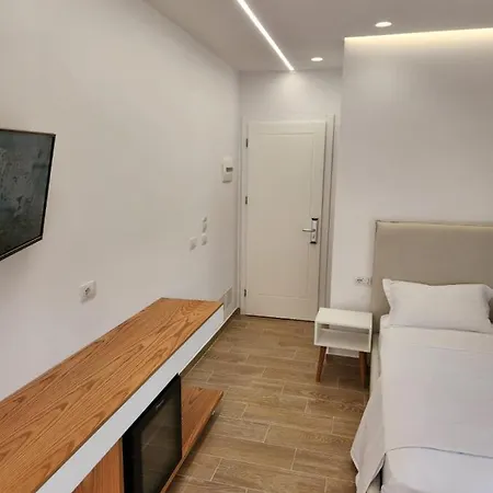 Rana E Hedhun Vacation 8 מלון Shëngjin