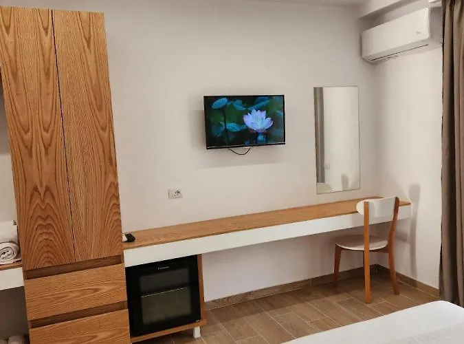 Rana E Hedhun Vacation 8 فندق Shëngjin